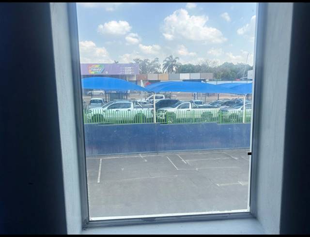 230M² BUILDING TO LET IN SAVOY ESTATE